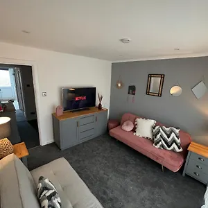  Holiday home House Sleeps 8. 2bedrooms & Sofa Beds In Sitting