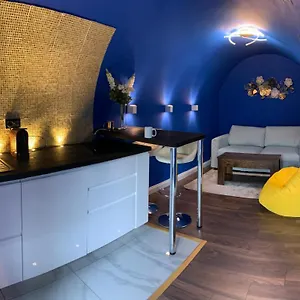  Apartment Quirky Vaulted Flat With Terrace